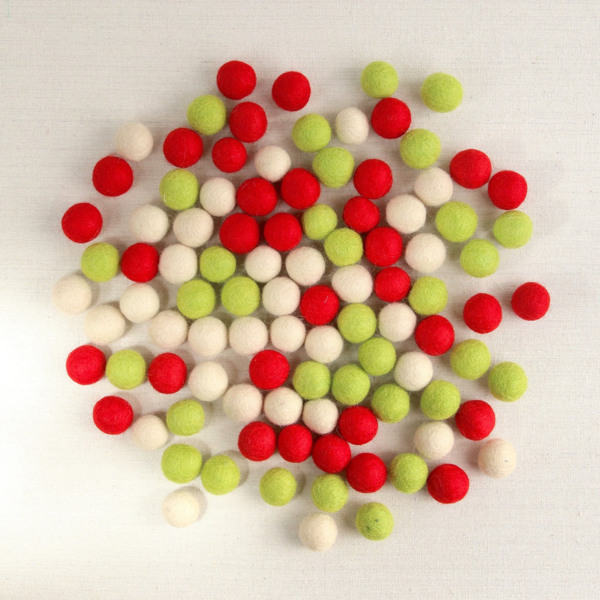BQTQ 2100 Pieces Christmas Pom Pom Balls Mini Pom Pom for Craft Making and  Christmas Decorations (4 Sizes, White, Green, Red)