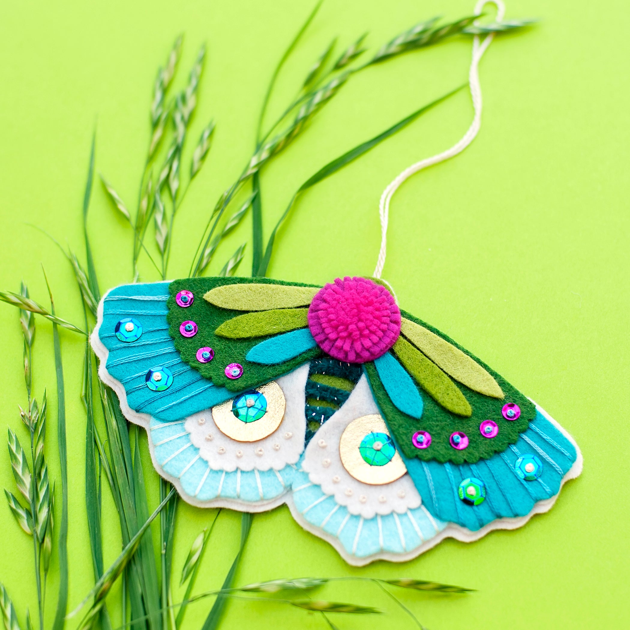 Quilling Peacock Feather DIY kit with step-by-step tutorial by Her Pap