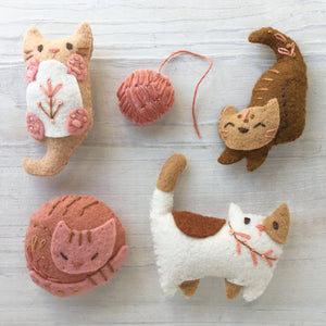 Mitten Felt Animals Sewing Pattern, Plush PDF Download, Christmas SVG File  for Wool Felt Holiday Ornaments (Download Now) 